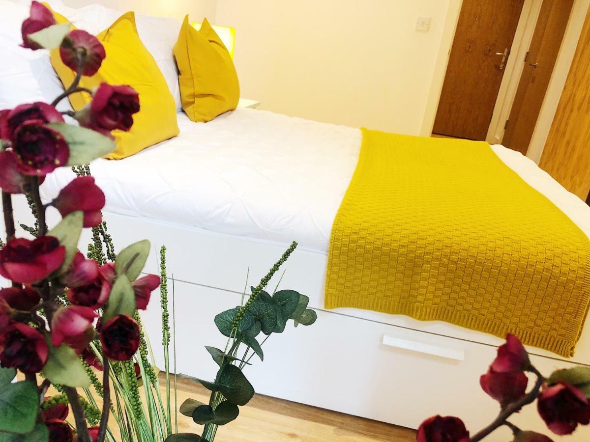 Ekhaya Three Apartment Manchester Luaran gambar